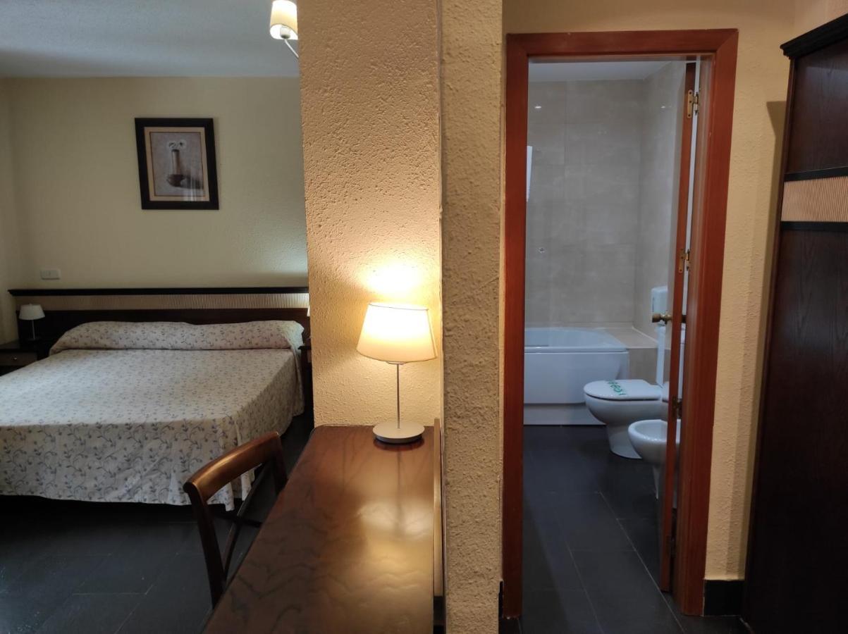 Hotel Prado Real Soto del Real Exterior photo