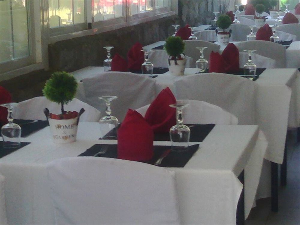 Hotel Prado Real Soto del Real Exterior photo