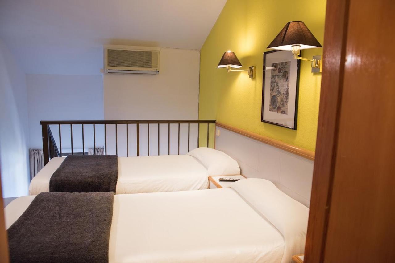 Hotel Prado Real Soto del Real Exterior photo
