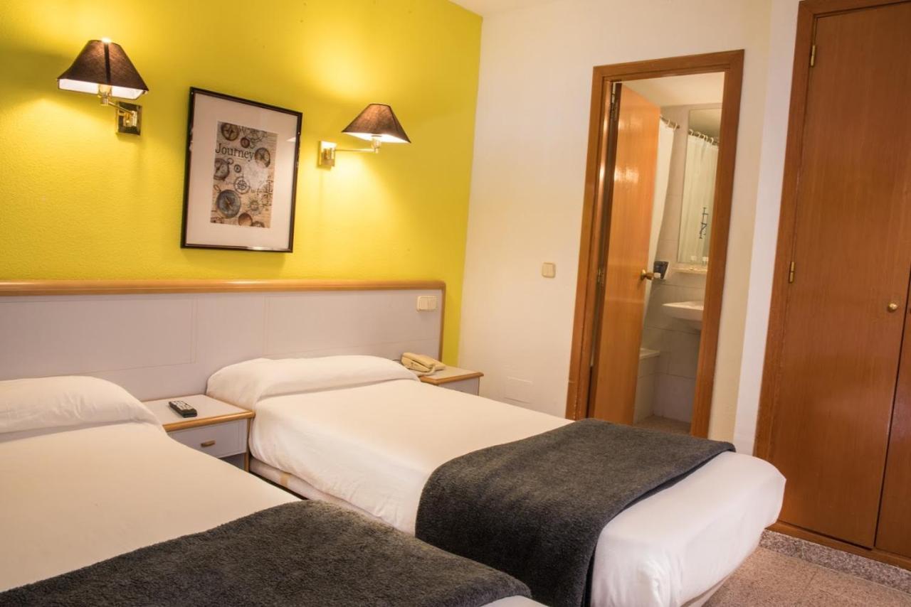 Hotel Prado Real Soto del Real Exterior photo